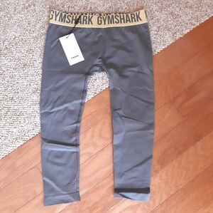 NWT Gymshark 3/4 Length Leggings size Small